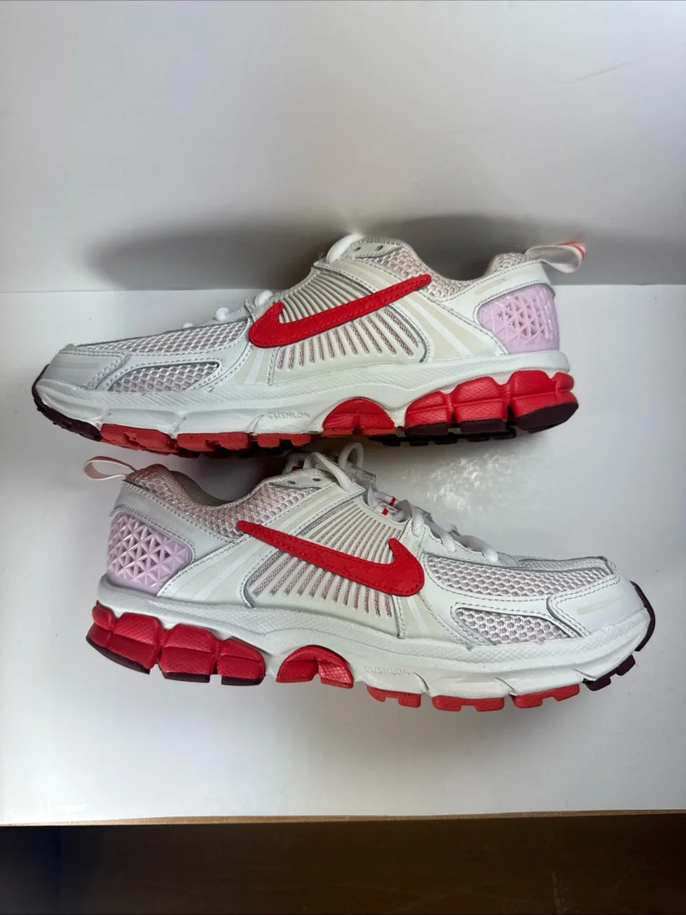 Nike Vomero 5 Valentine’s Size 5.5Y Kids White and Red Athletic Running Shoes